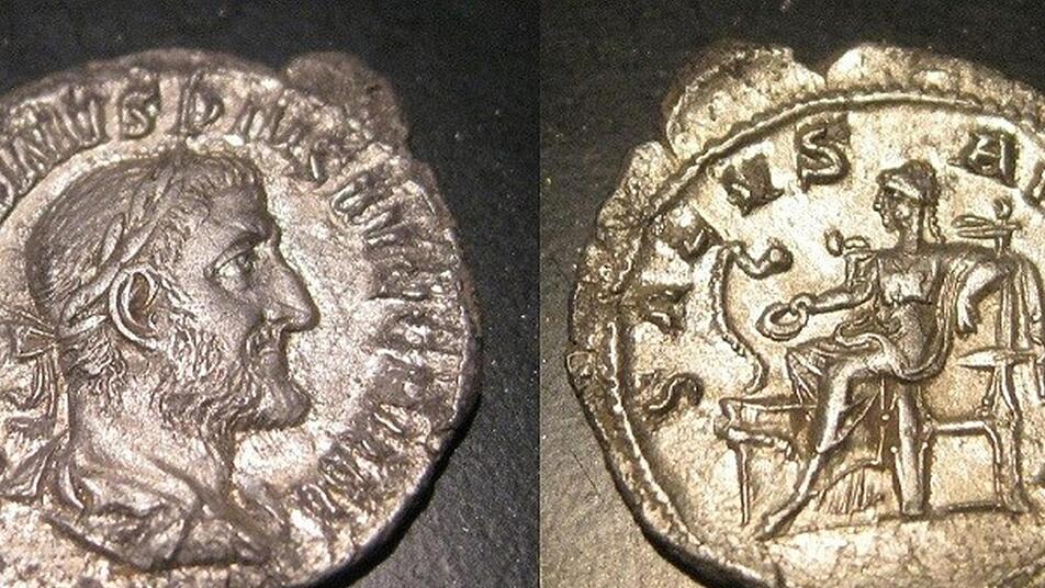 Wennemar Bergerhoff aus Holzhausen hat diese Münzen im Bereich des Landkreises Haßberge gefunden.    Wennemar Bergerhoff