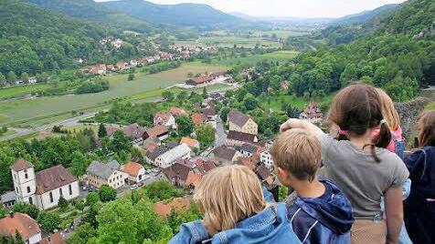 Blick von der Ruine Streitberg ins Wiesenttal, Richtung Ebermannstadt  Foto: Reinhard Löwisch