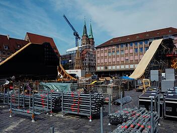 Der Hauptmarkt in Nürnberg wird zur Halfpipe. Ab Freitag kommen die weltbesten Freeride-Moutainbikder nach Nürnberg. Foto: Nikolas Pelke