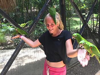 Manchmal hat Nicola echt einen Vogel, oder zwei, ...Foto: Michael Busch