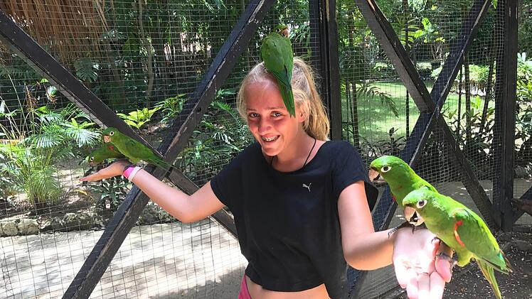Manchmal hat Nicola echt einen Vogel, oder zwei, ...Foto: Michael Busch