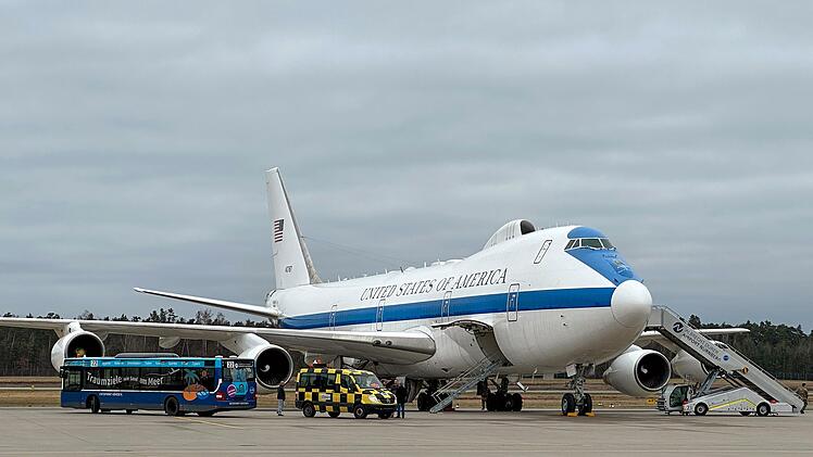 Flughafen Nürnberg: US Air Force landet für mehrere Stunden - wen die Boeing 747 transportierte