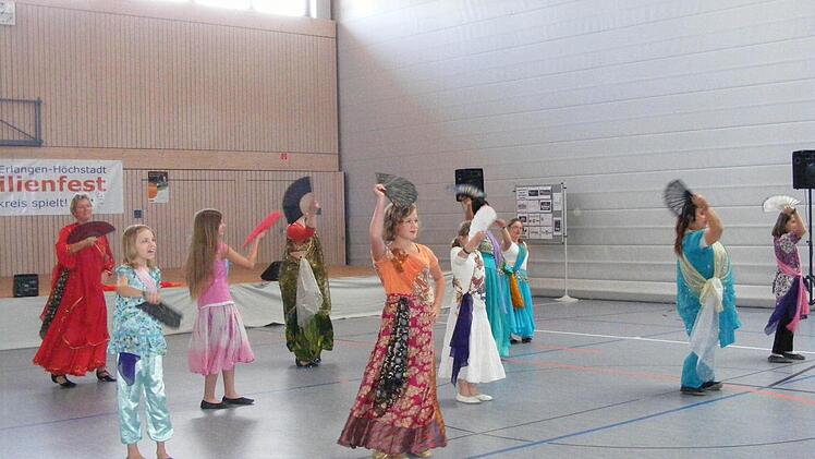Die Höchstadter Bollywood-Tanzgruppe "The Maharanis" präsentierte...