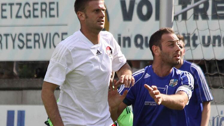 Spielertrainer Christoph Reck (l.) hat dem SV Poxdorf in der Vorsaison den Klassenerhalt gesichert. Schafft er es auch diesmal?  Foto: Kellner