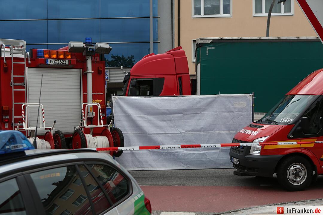 Seniorin von Lkw erfasst und ueberrollt - Ortsdurchfahrt von Stein komplett gesperrt