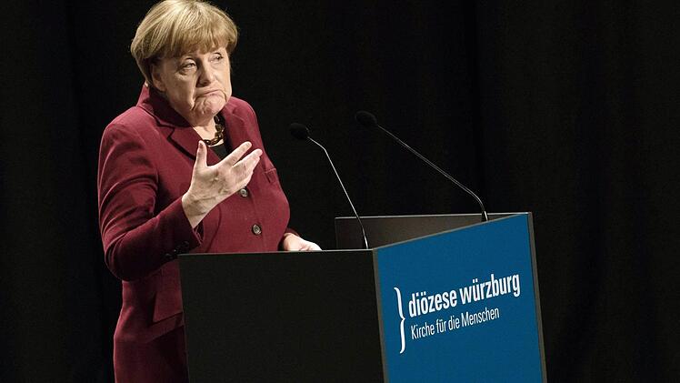 Merkel bei ihrer Rede im Kongresszentrum in W&uuml;rzburg. Foto: Nicolas Armer/dpa