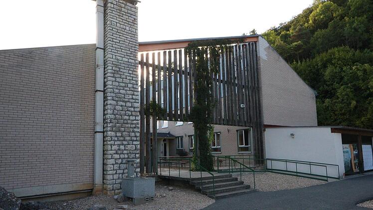 Nach Jugendherberge und Sporthotel soll in dem Gebäude in Streitberg bald ein Wellnesshotel entstehen. Foto: Josef Hofbauer