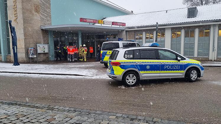 Bahnhof in Ansbach gesperrt: Vage Bombendorhung löst Großeinsatz aus