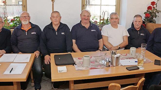 Die neue Vorstandschaft (v.l.): Alfred Seibold (Schriftführer), Ludwig Weigler (Schießwart), Henry Jäger (Erster Vorsitzender), Werner Förtsch (stellvertretender Vorsitzender), Michael Neukam (Kassenwart), Georg Hahn und Helmut Deuber (Kassenrevis...