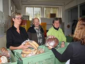 An zwei Tagen pro Woche werden die Waren in der Salinenstraße ausgegeben.  Foto: Ralf Ruppert/Archiv