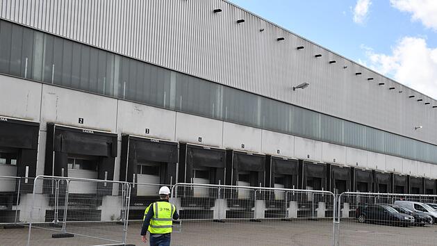 Das künftige Amazon-Gebäude in Eggolsheim Der Marktgemeinderat hat der  Ansiedlung Foto: Ronald Rinklef