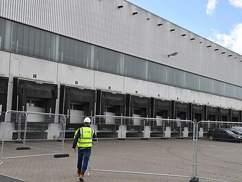 Das künftige Amazon-Gebäude in Eggolsheim Der Marktgemeinderat hat der  Ansiedlung Foto: Ronald Rinklef
