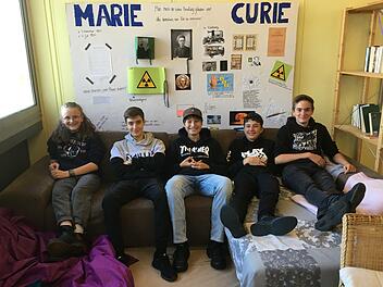 Ella, Emil, Lenny, Paul und Niklas gefällt's im neuen Schulgebäude der Montessorischule in Münnerstadt. Foto: Angelika Despang