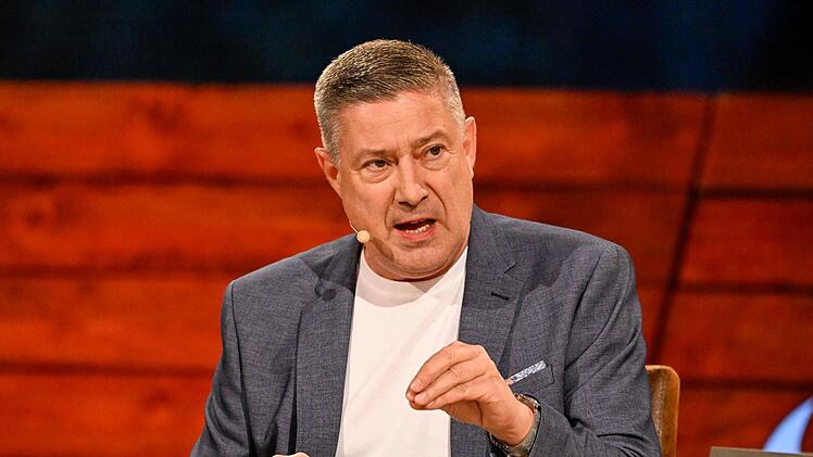 Gastjuror ohne Pardon: Joachim Llambi, der "Juror Gnadenlos" von "Let's Dance", fällte auch beim "Grill den Henssler Sommer-Special" erbarmungslose Urteile.