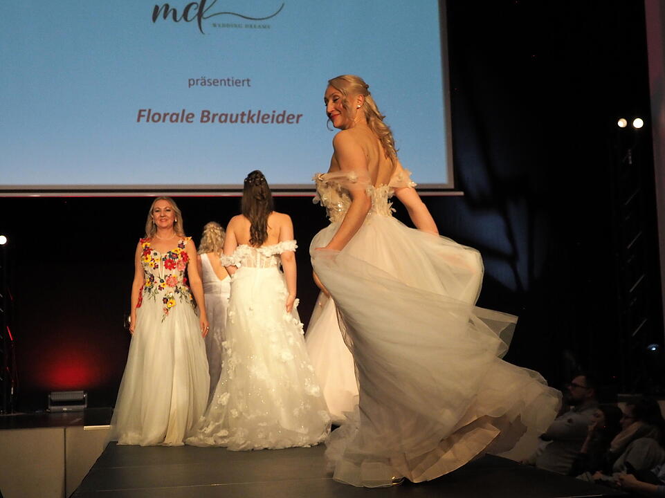 Inkl. Braut- und Festmodenschauen.