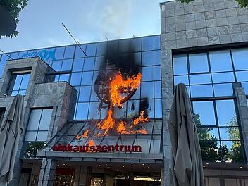 Brand am Einkaufszentrum