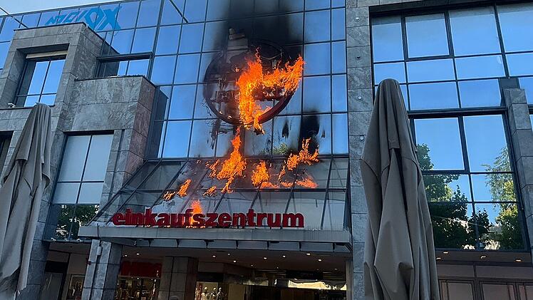 Brand am Einkaufszentrum