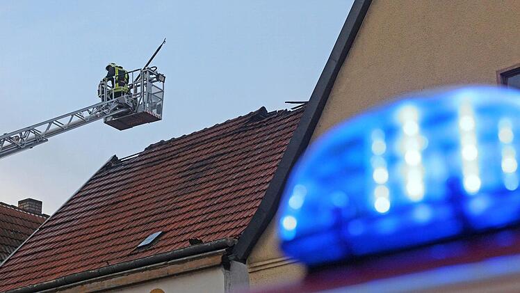 Feuerwehrleute leisten professionelle Hilfe bei Einsätzen, sind aber im Landkreis ehrenamtlich tätig. Archvbild: News5 / Herse
