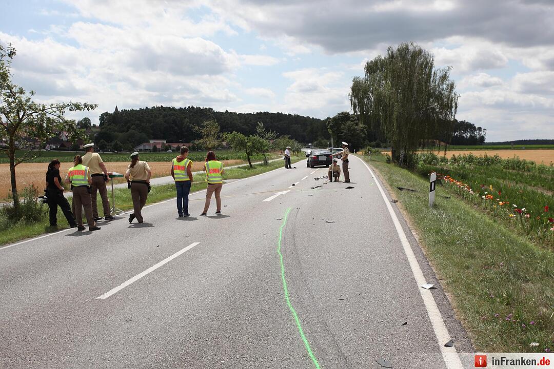 Frontal-Crash auf der B466 bei Kammerstein