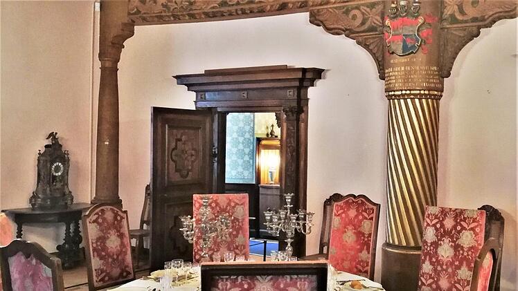 Blick in den gräflichen Speisesaal auf Schloss Aschach. Foto: Sigismund von Dobschütz