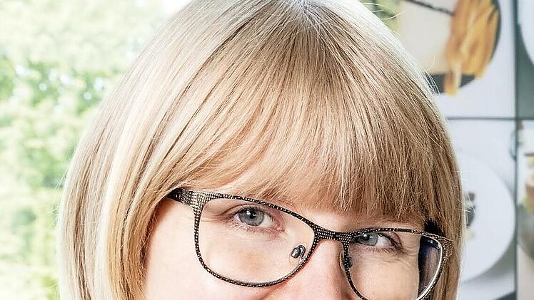 Laura KönigProfessorin