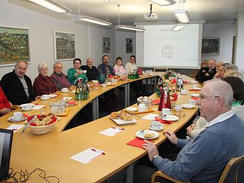 Kaffee, Gebäck und angeregte Diskussion: Beim Leserfrühstück gab es reichlich Gesprächsstoff. Foto: Dagmar Besand