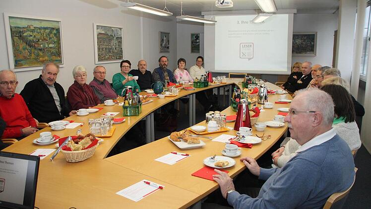 Kaffee, Gebäck und angeregte Diskussion: Beim Leserfrühstück gab es reichlich Gesprächsstoff. Foto: Dagmar Besand