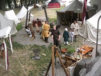 Das Lagerleben verbindet. Die Ritterschaft von der Hainburg lebt dabei aber auch ihren Individualismus aus. Foto: privat