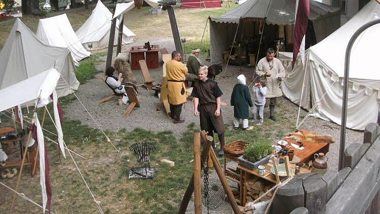 Das Lagerleben verbindet. Die Ritterschaft von der Hainburg lebt dabei aber auch ihren Individualismus aus. Foto: privat