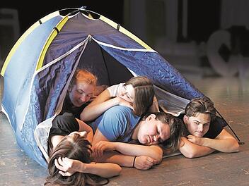 Szene aus dem Stück "Liebe ist..." Foto: E.T.A.-Hoffmann-Theater