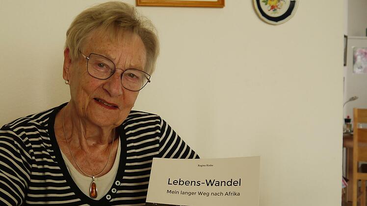 Die frühere Wildfleckenerin und ehemalige Präsidentin des Rhönklubs, Regina Rinke, hat ein Buch über ihre Lebensgeschichte und ihr Engagement in Afrika geschrieben.