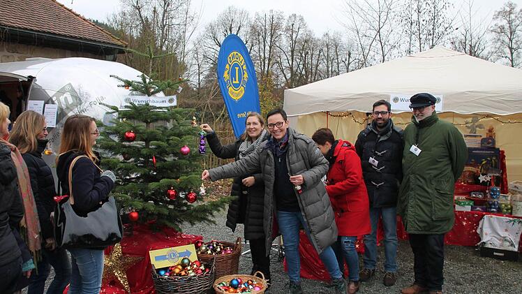 Beim Weihnachtsmarkt in Mitwitz. Foto: Herbert Fischer