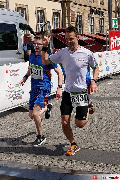 Weltkulturerbelauf 2017 in Bamberg: Der Zieleinlauf am Maxplatz