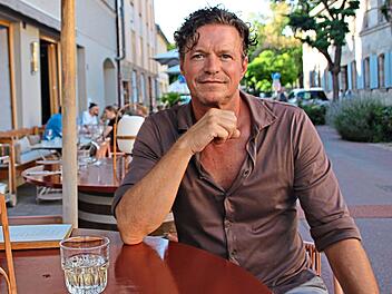 Tom Egelseer hat viele Jahre in der Erlanger Gastroszene, als auch international, gearbeitet. Seit acht Jahren f&uuml;hrt er das Restaurant Holzgarten in Erlangen.Adelheid Wagner