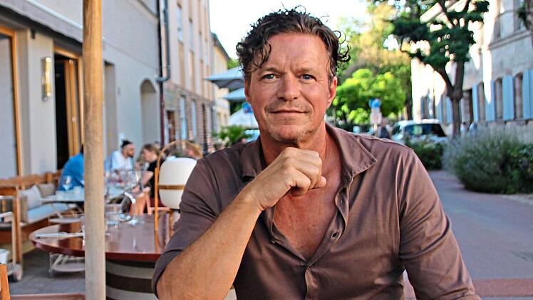Tom Egelseer hat viele Jahre in der Erlanger Gastroszene, als auch international, gearbeitet. Seit acht Jahren f&uuml;hrt er das Restaurant Holzgarten in Erlangen.Adelheid Wagner