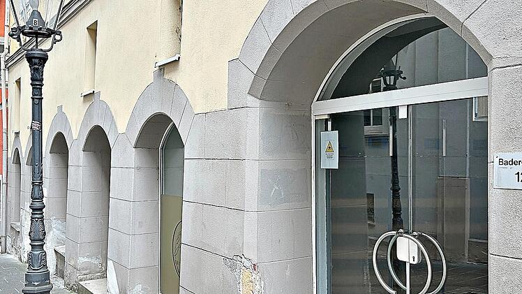 Das Ladenlokal in der Badergasse 12 (zuletzt &bdquo;Z&uuml;llstube&ldquo;) wird seit ein paar Tagen umgebaut.