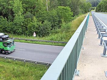 Von dieser Brücke zwischen Zentbechhofen und Herrnsdorf ist ein direkter Anschluss auf die B505 geplant. Archivfoto: Andreas Dorsch
