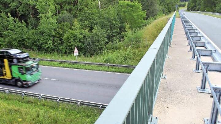 Von dieser Brücke zwischen Zentbechhofen und Herrnsdorf ist ein direkter Anschluss auf die B505 geplant. Archivfoto: Andreas Dorsch