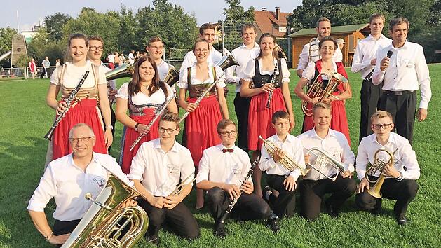 Die Großfamilie Neubauer aus Windheim ist der Musikverein "Büddl Express" e.V., der am Sonntag auf der Seebühne in Kronach zum Konzert aufspielt. Foto: privat