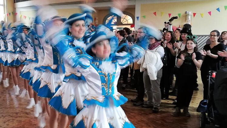 Die Tanzgarde "Blaue Husaren" aus Reiterswiesen. Foto: Sigismund von Dobschütz