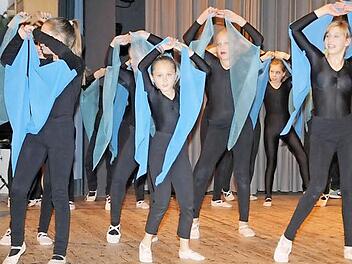 "Stolen Dance" hieß der Tanz, mit dem die jungen Tänzerinnen das Publikum begeisterten Fotos: Gerold Snater
