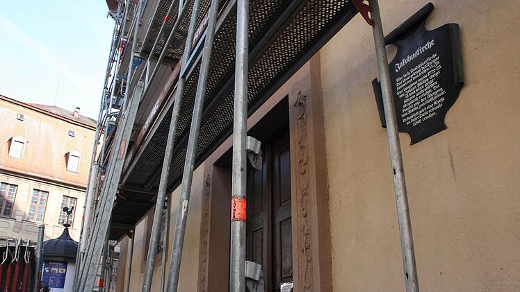 Am Mittwoch-Morgen vor dem Abbau des Gerüstes. Foto: Carmen Schmitt