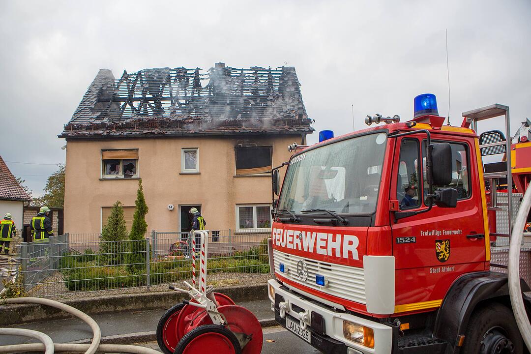 Wohnhausbrand bei Altdorf fordert Feuerwehr