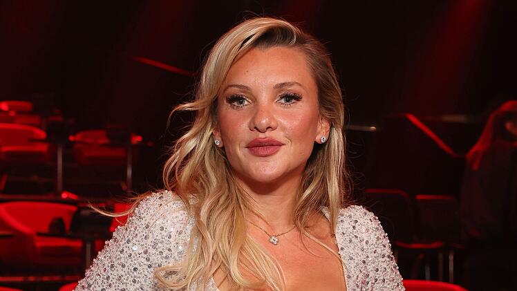 Beim Wiener Opernball unterlief Evelyn Burdecki ein Fauxpas.