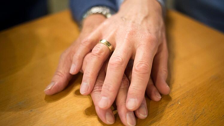 Drei von vier Deutschen sind laut einer Umfrage klar f&uuml;r die "Ehe f&uuml;r Alle". Foto: Daniel Naupold/dpa