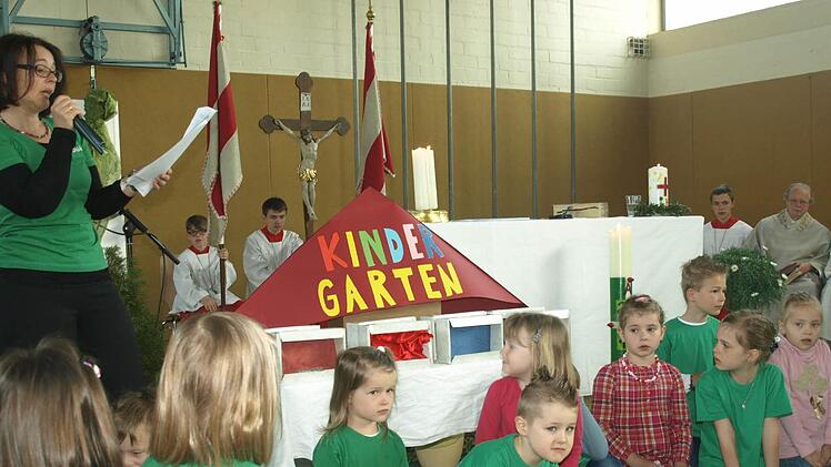 Die Kindergartenkinder zeigten das Spiel "Konferenz der Steine".