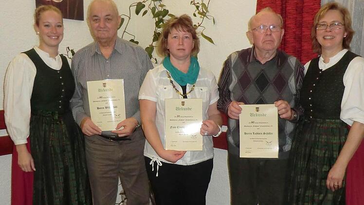 Ehrungen beim Musikverein: Madeleine Koch, Willi Döll, Claudia Vorndran, Ludwin Schäfer und Andrea Koch (von links). Foto: Günther Straub