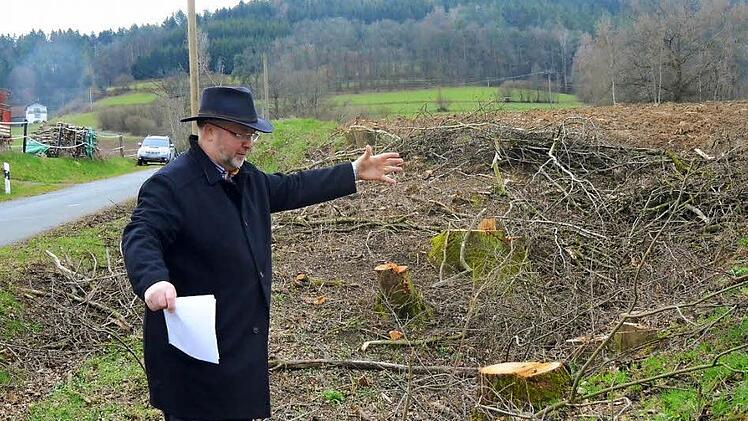 Immer noch heißt es warten auf das Pumpwerk. Doch in der nächsten Woche soll es laut dem Weißenbrunner Bürgermeister Egon Herrmann mit den Fundamentarbeiten für das Pumpwerk bei Reuth im Zuge der Wasserversorgung für Eichenbühl endlich losgehen. Die Lieferung hat sich erheblich verzögert. Foto: Karl-Heinz Hofmann