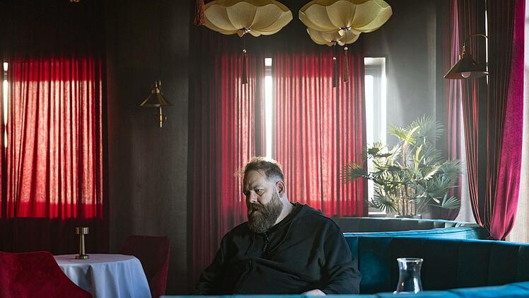 J&oacute;nas (&Oacute;lafur Darri &Oacute;lafsson) ger&auml;t immer st&auml;rker unter Druck.