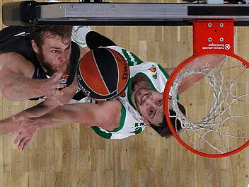 Der deutsche Basketball-Meister Brose Bamberg ist im Euroleague-Ausw&auml;rtsspiel am Donnerstag bei Unics Kasan gefordert. Foto: Daniel L&ouml;b